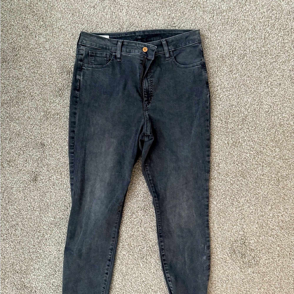 GAP Black Skinny Jeans with Sleek Design